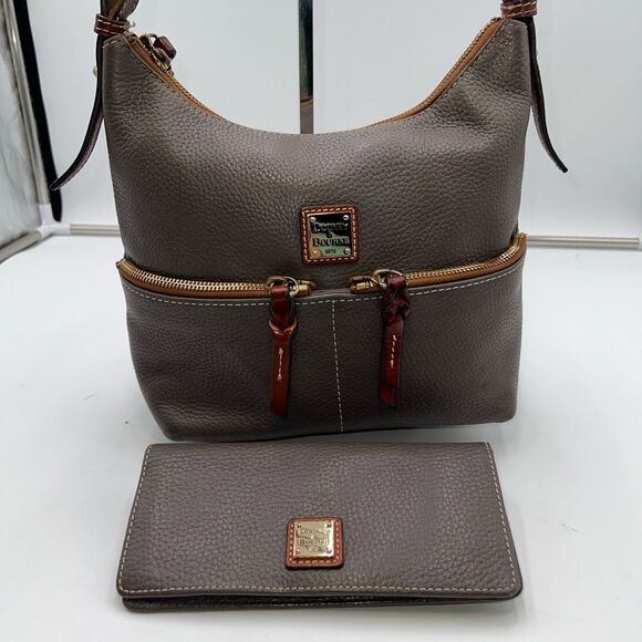 Dooney & Bourke Pebble Grain Zipper Pocket Sac with matching Wallet - Picture 2 of 16